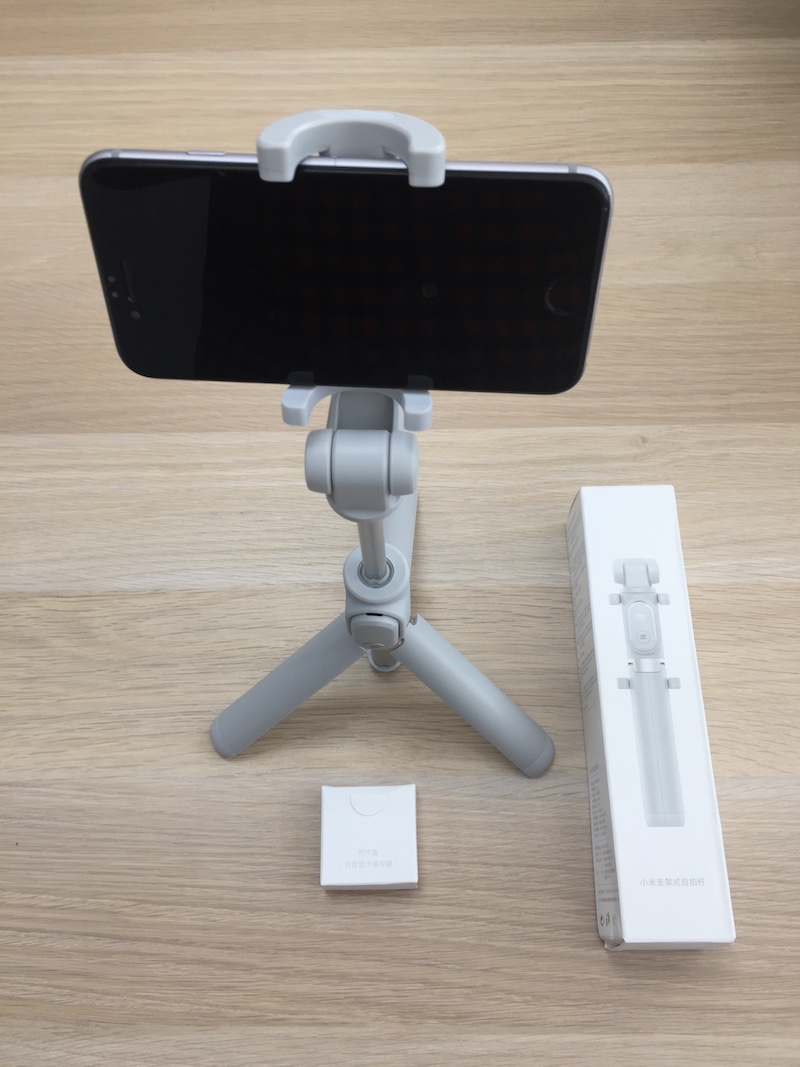 Xiaomi stick tripod. Xiaomi mi selfie Stick Tripod. Трипод Сяоми с пультом. Монопод для селфи Xiaomi mi Bluetooth selfie Stick Tripod xmzpg01ym Black 714641. Трипод для селфи Xiaomi mi selfie Stick Tripod кнопка.